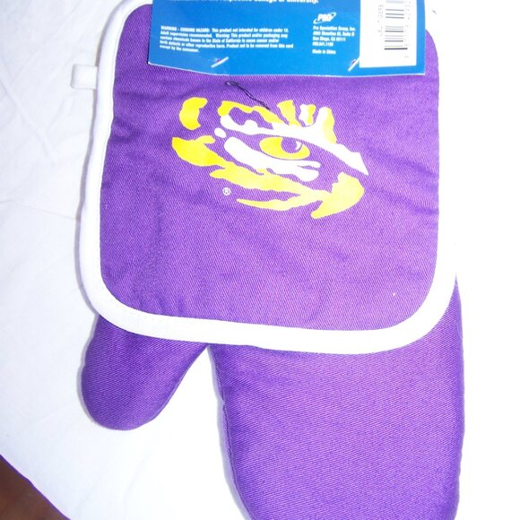 LSU Tigers NWT Oven Mitt & Potholder Set - Picture 2 of 3